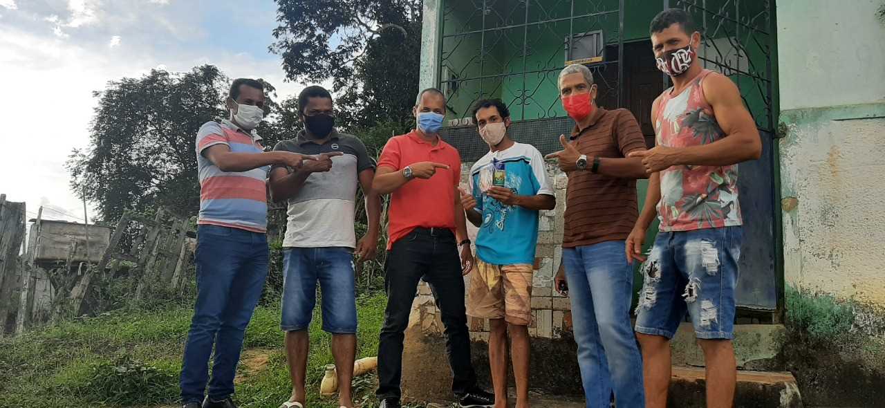 Camacã: Garis são homenageados em suas casas